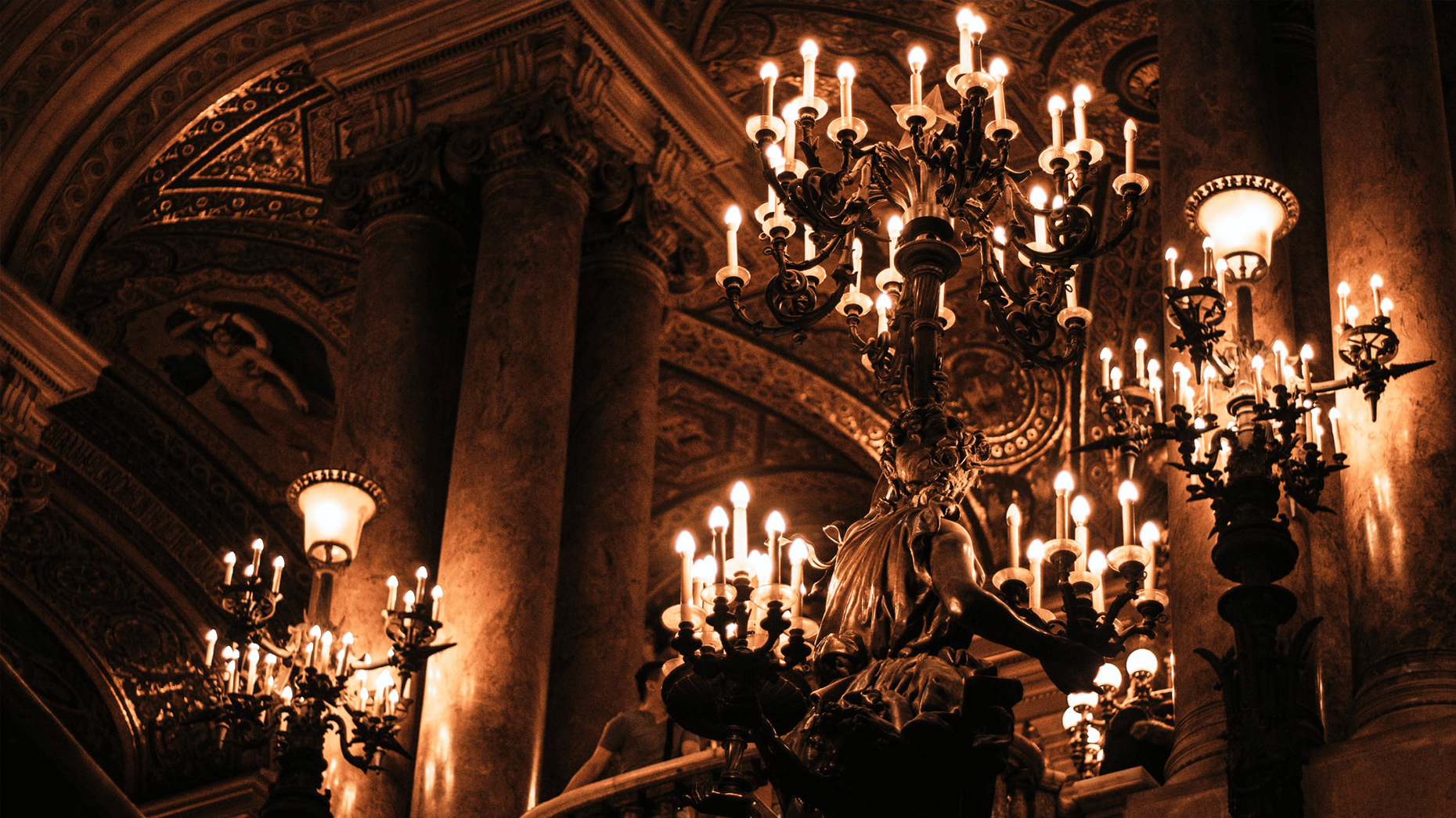 Kronleuchter in einem Festsaal
